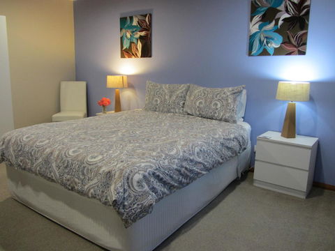 Elm Trees Accommodation @ Ross - Grafton Accommodation 0