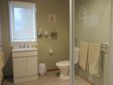 Elm Trees Accommodation @ Ross - Grafton Accommodation 10