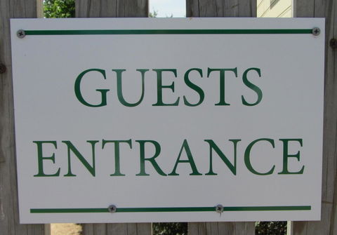 Elm Trees Accommodation @ Ross - Grafton Accommodation 8