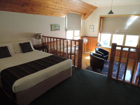 Bushman's Cafe - Grafton Accommodation 12