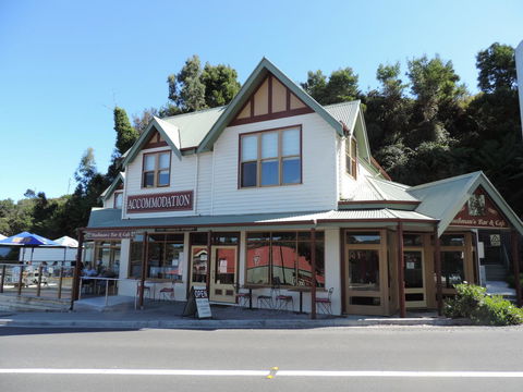 Bushman's Cafe - Grafton Accommodation 9