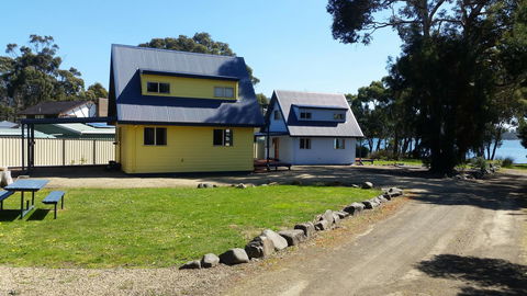 Four Seasons Waterfront Villas - Grafton Accommodation 9