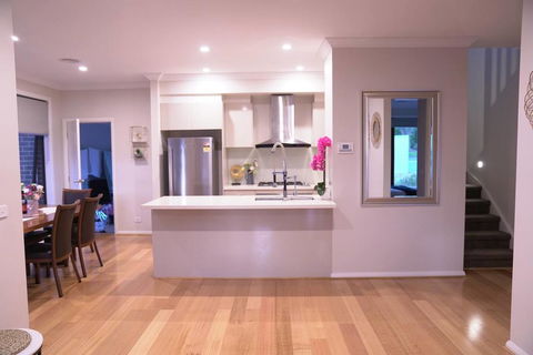 New Comfort House Near Box Hill - Grafton Accommodation 3