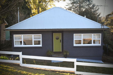 NEW Winston Cottage Leura Views & Location - Grafton Accommodation 0