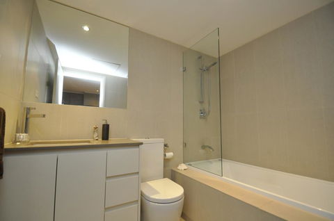 NORTH SYDNEY FULLY SELF CONTAINED MODERN 2 BED APARTMENT (16WAL) - Grafton Accommodation 3