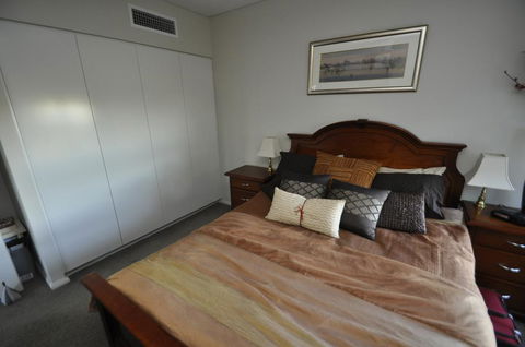 NORTH SYDNEY FULLY SELF CONTAINED MODERN 2 BED APARTMENT (16WAL) - Grafton Accommodation 2