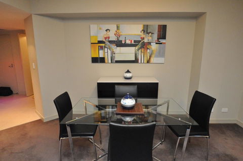 North Sydney Fully Self Contained Modern 2 Bed Apartment (2207BER) - Grafton Accommodation 3