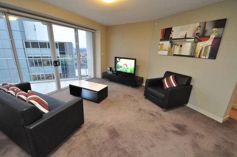 North Sydney Fully Self Contained Modern 2 Bed Apartment (2207BER) - Grafton Accommodation 1