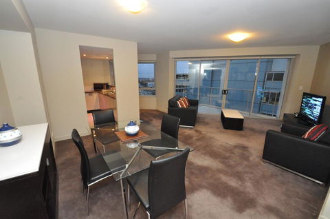 North Sydney Fully Self Contained Modern 2 Bed Apartment (2207BER) - Grafton Accommodation 0