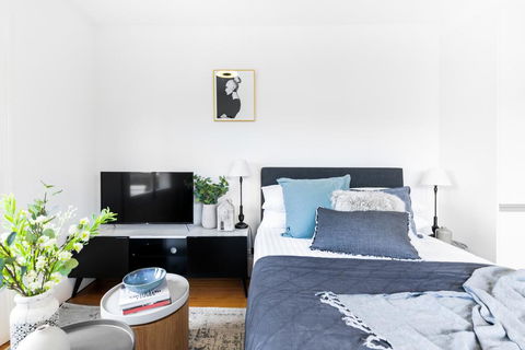 Not Your Usual Studio Apartment - Grafton Accommodation 1