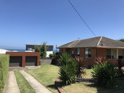 OCEAN VIEWS - Grafton Accommodation 0