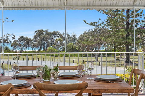 Oceanfront Beach House On Marine Parade - Grafton Accommodation 0