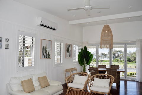 Oceanfront Beach House On Marine Parade - Grafton Accommodation 1