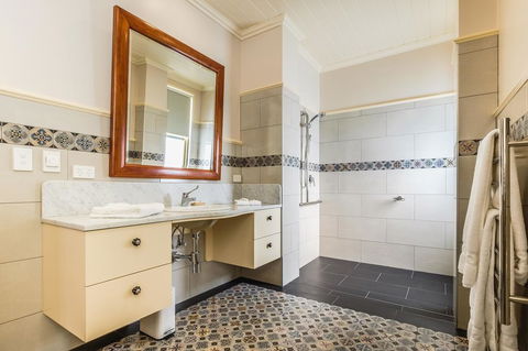 Old Bank Boutique Hotel - Grafton Accommodation 1