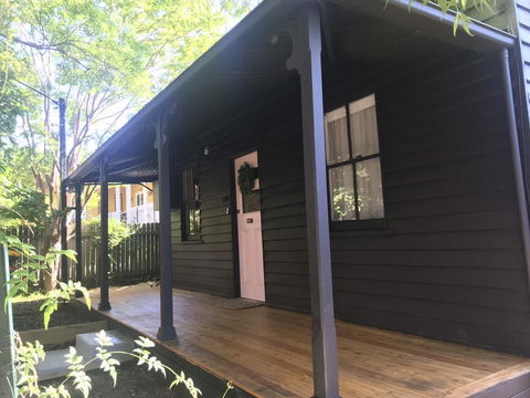 Old Railway Cottage - Grafton Accommodation 0