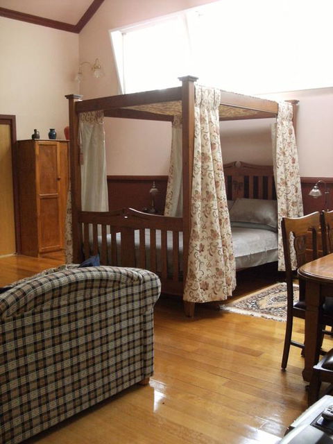 Old School B & B - Grafton Accommodation 3