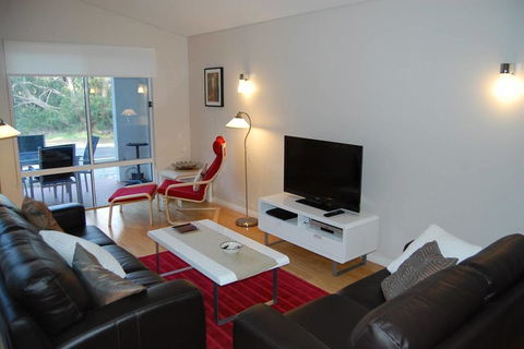 On The Edge Of The Forest - Grafton Accommodation 2
