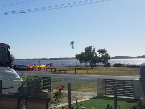 ON THE ESTUARY - Grafton Accommodation 1