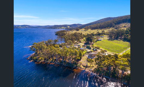 On The Huon River - Grafton Accommodation 2