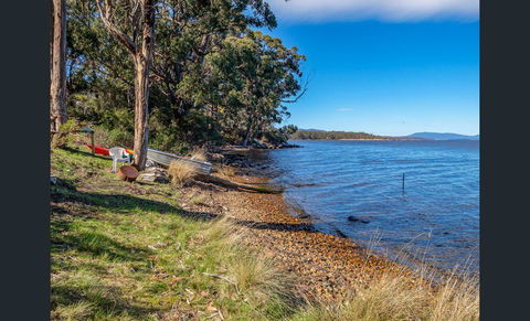 On The Huon River - Grafton Accommodation 1