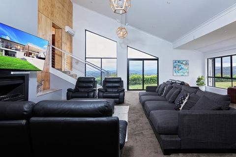 On Top Of The World - Grafton Accommodation 2