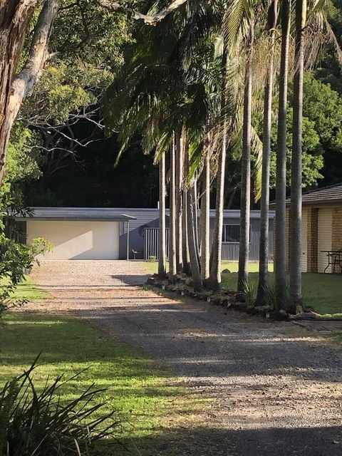 One Mile Beach Hideaway - Grafton Accommodation 1