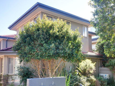 One Street Back From The Surf Beach - Grafton Accommodation 0