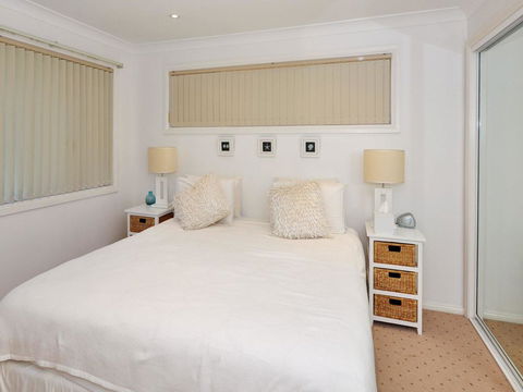 One Street Back From The Surf Beach - Grafton Accommodation 2