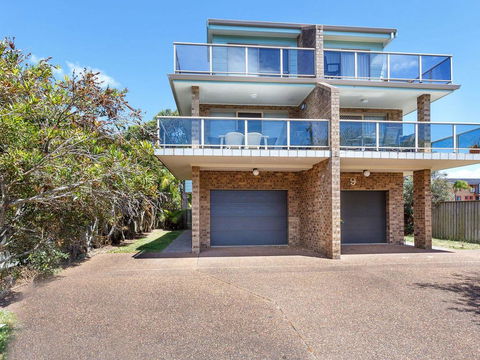 One Street From Main Beach - Grafton Accommodation 0