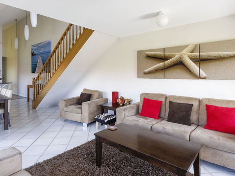 One Street From Main Beach - Grafton Accommodation 2