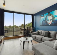 One-Bed Apartment With Balcony and Luna Park Views - Grafton Accommodation