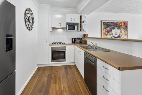 One-Bed Apartment With Balcony And Parking Near CBD - Grafton Accommodation 3