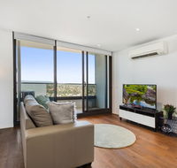 One-Bed Apartment with Parking Pool Gym and Trams - Grafton Accommodation