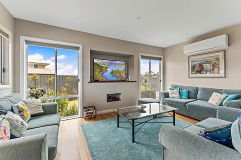 Ontario Way 1 Burrill Lake - Grafton Accommodation 0
