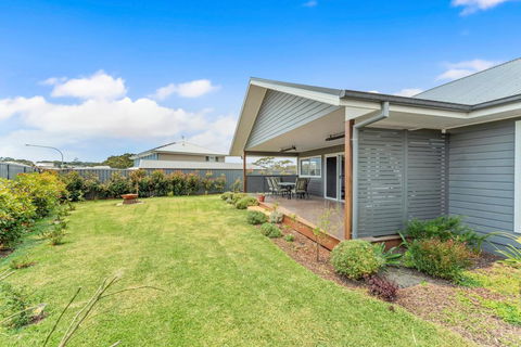 Ontario Way 1 Burrill Lake - Grafton Accommodation 1