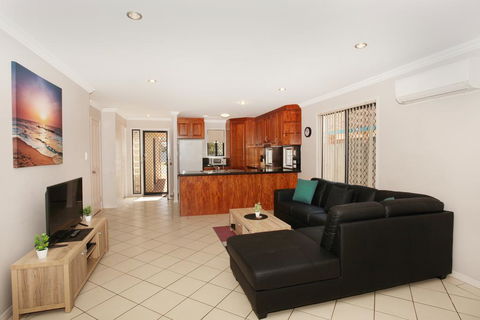 Oomoo 27b - 4 BDRM Townhouse - Close To Beaches - Grafton Accommodation 3