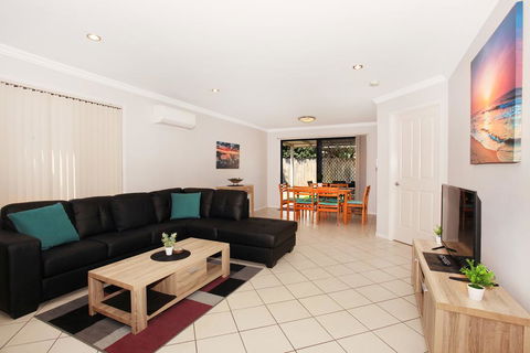 Oomoo 27b - 4 BDRM Townhouse - Close To Beaches - Grafton Accommodation 2