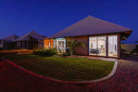 Osprey Holiday Village Unit 106 - Trendy 3 Bedroom Holiday Villa With A Pool In The Complex - Grafton Accommodation 1