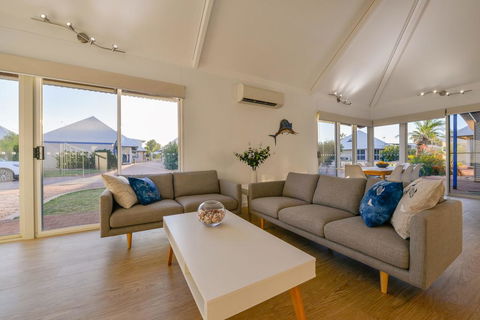 Osprey Holiday Village Unit 106 - Trendy 3 Bedroom Holiday Villa With A Pool In The Complex - Grafton Accommodation 2