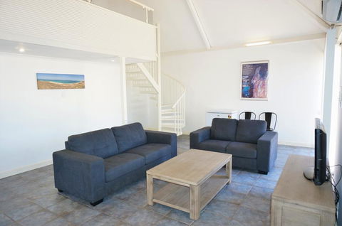 Osprey Holiday Village Unit 111 - Splendid 3 Bedroom Holiday Villa With A Pool In The Complex - Grafton Accommodation 3