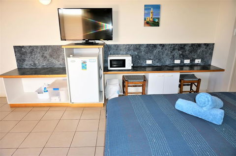 Osprey Holiday Village Unit 201-1 Bedroom - Wonderful 1 Bedroom Studio Apartment With A Pool In The Complex - Grafton Accommodation 3