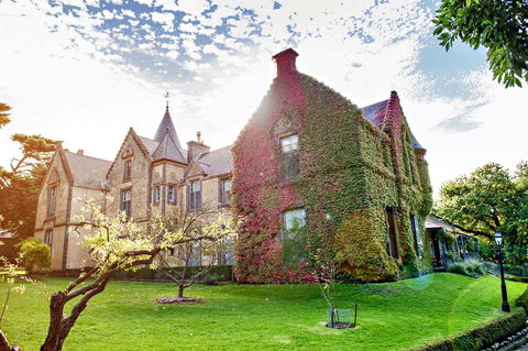 Overnewton Castle - Grafton Accommodation 0