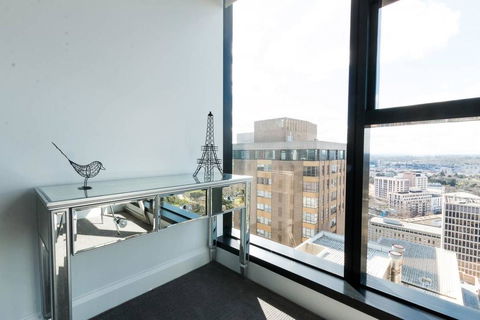 Owen - Soaring City Views Central Location - Grafton Accommodation 1