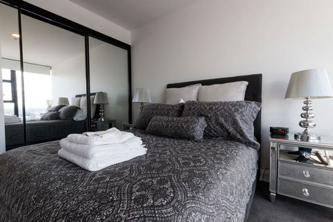 Owen - Soaring City Views Central Location - Grafton Accommodation 3