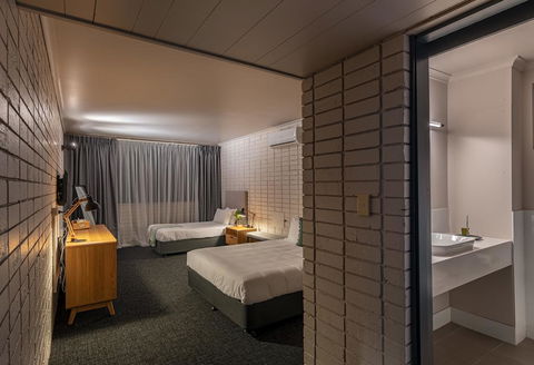 Palms Hotel - Grafton Accommodation 1