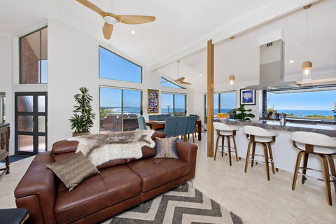 Panorama Beach House - Grafton Accommodation 3