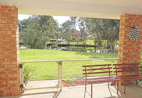 Paradise On The Water - Grafton Accommodation 3