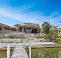 Pelican Brief - relaxing canal frontage - Grafton Accommodation