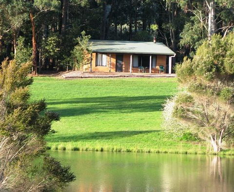 Pemberton Lake View Chalets - Grafton Accommodation 2