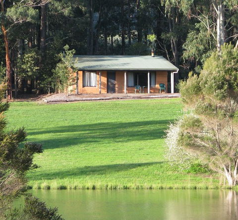 Pemberton Lake View Chalets - Grafton Accommodation 0
